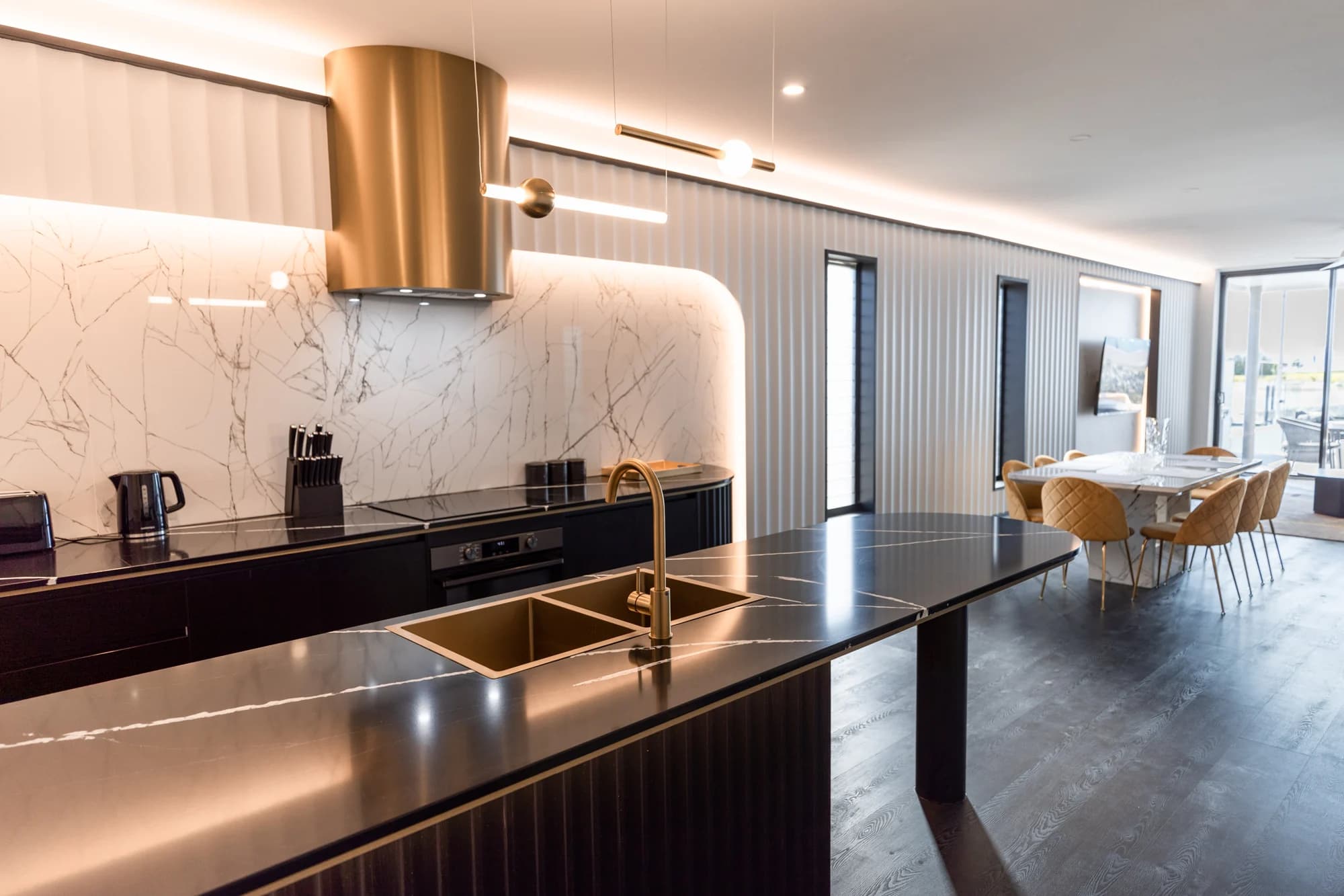 Kitchen and indoor dining at Lavish